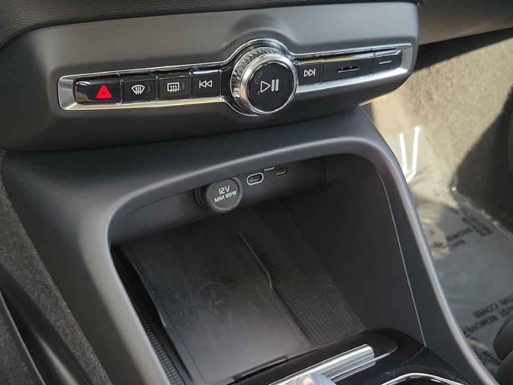 2024 Volvo XC40 Plus - Photo 29