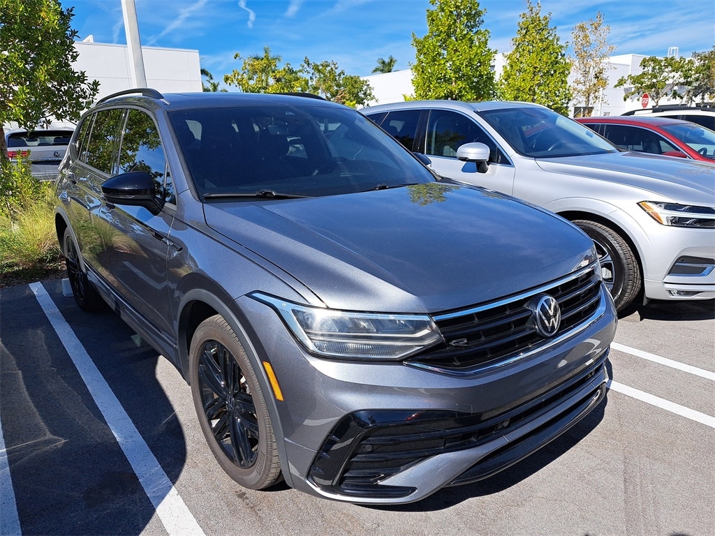 2022 Volkswagen Tiguan SE R-LINE BLACK's photo
