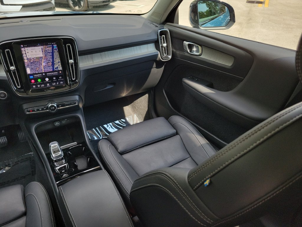 2024 Volvo XC40 Plus - Photo 16