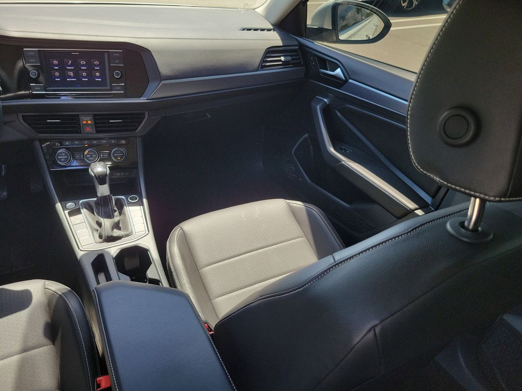 2023 Volkswagen Jetta SE - Photo 16
