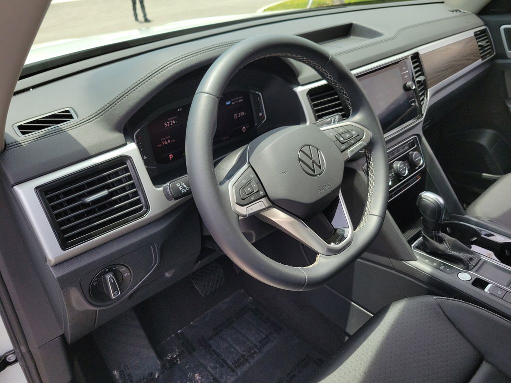2023 Volkswagen Atlas SE w/Tech - Photo 20