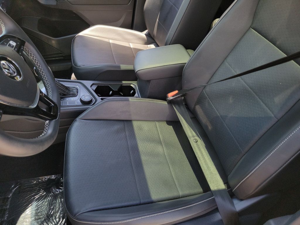 2021 Volkswagen Tiguan SE - Photo 25