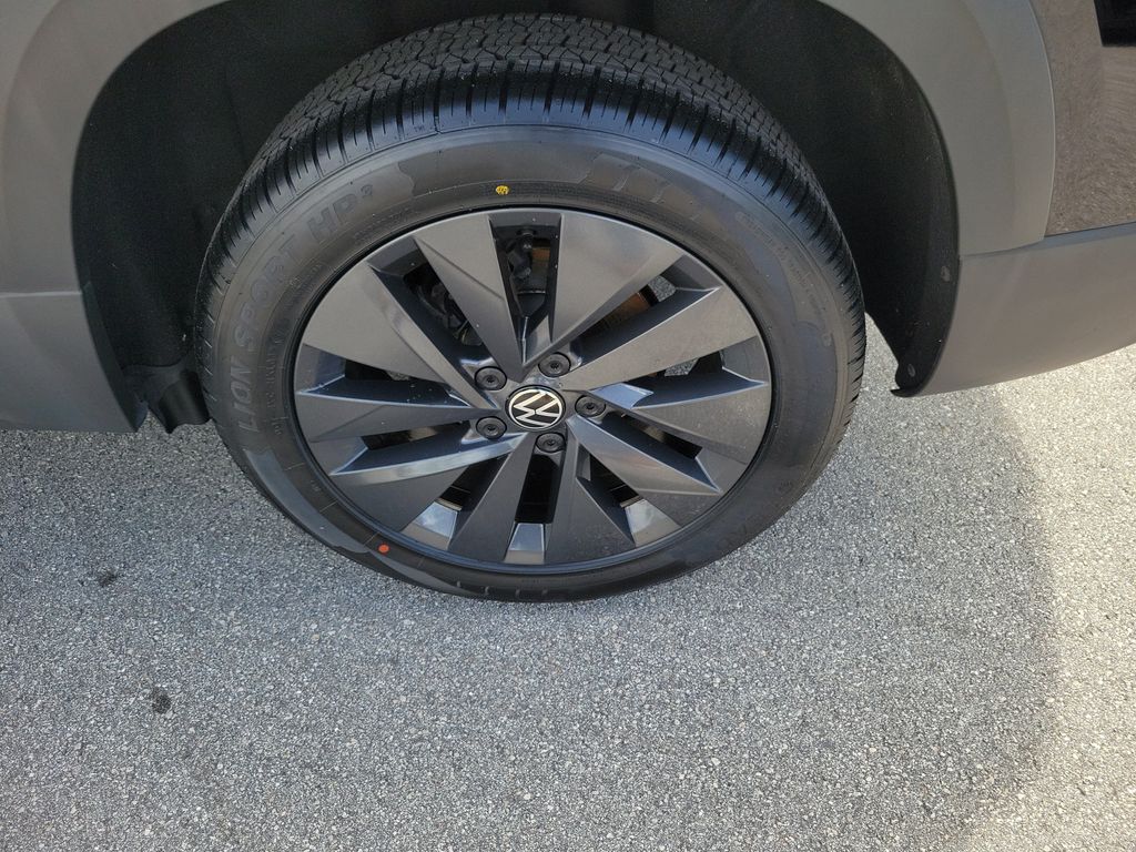 2024 Volkswagen Taos S - Photo 7