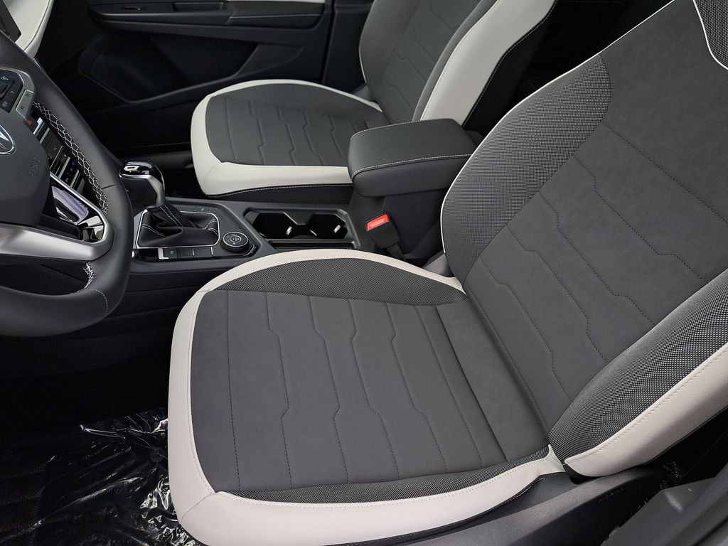 2025 Volkswagen Taos SE - Photo 21