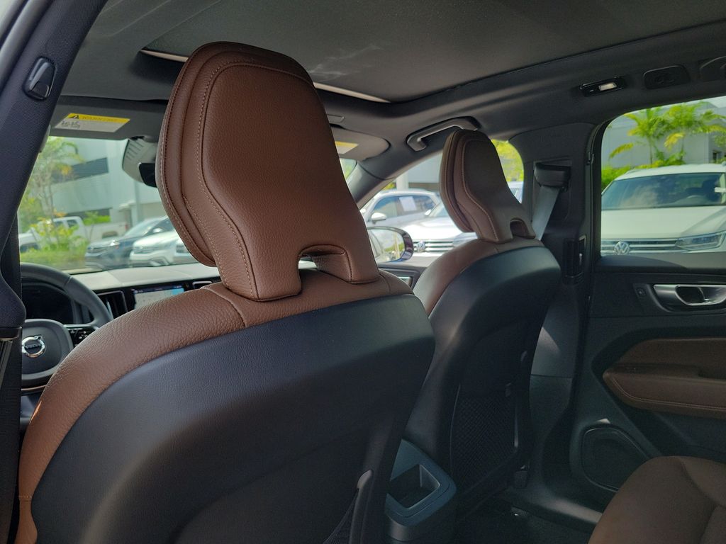2024 Volvo XC60 Plus - Photo 13