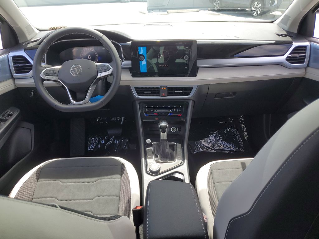 2025 Volkswagen Taos SE - Photo 16