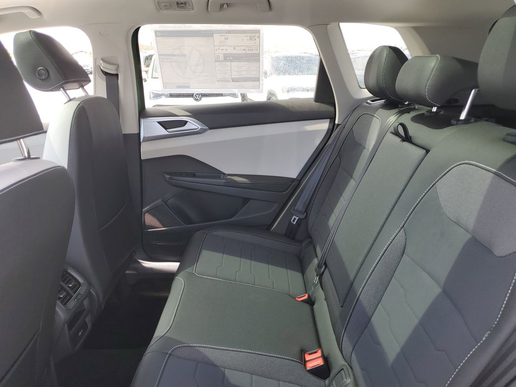 2025 Volkswagen Taos SE - Photo 11