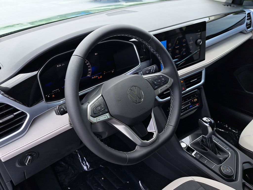 2025 Volkswagen Taos SE - Photo 17