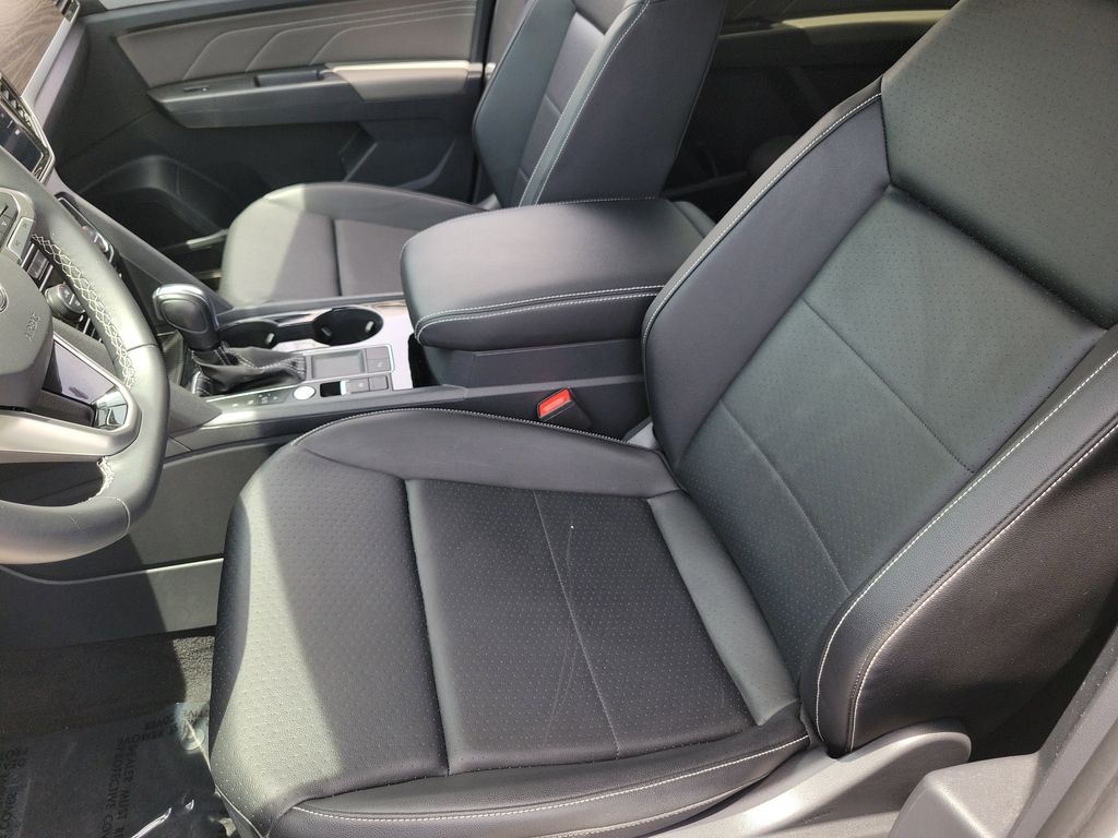 2023 Volkswagen Atlas SE w/Tech - Photo 22