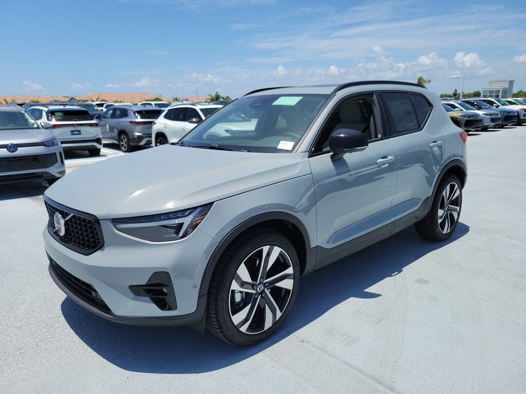 New 2026 Volvo XC40 B5 Ultra SUV