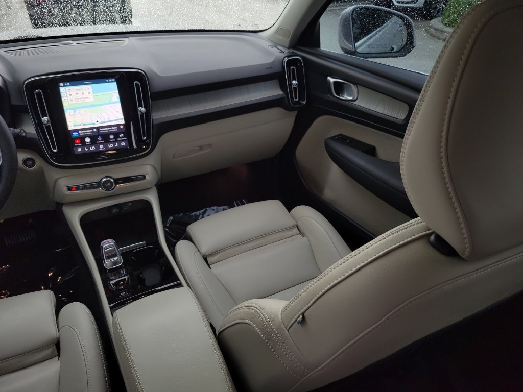 2024 Volvo XC40 Plus - Photo 16