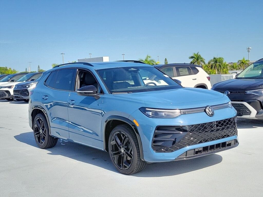 New 2026 Volkswagen Tiguan SE R-Line Black SUV