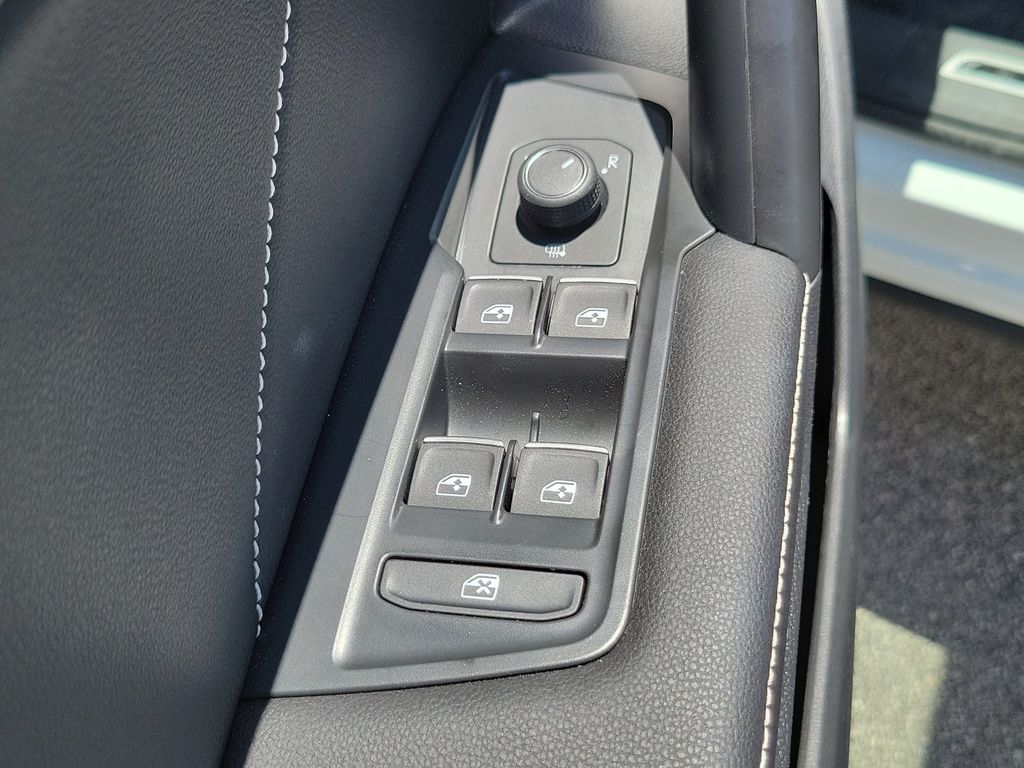 2023 Volkswagen Tiguan SE R-LINE BLACK - Photo 18