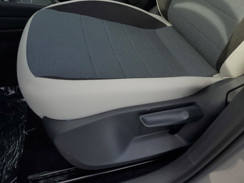 2025 Volkswagen Taos S - Photo 25