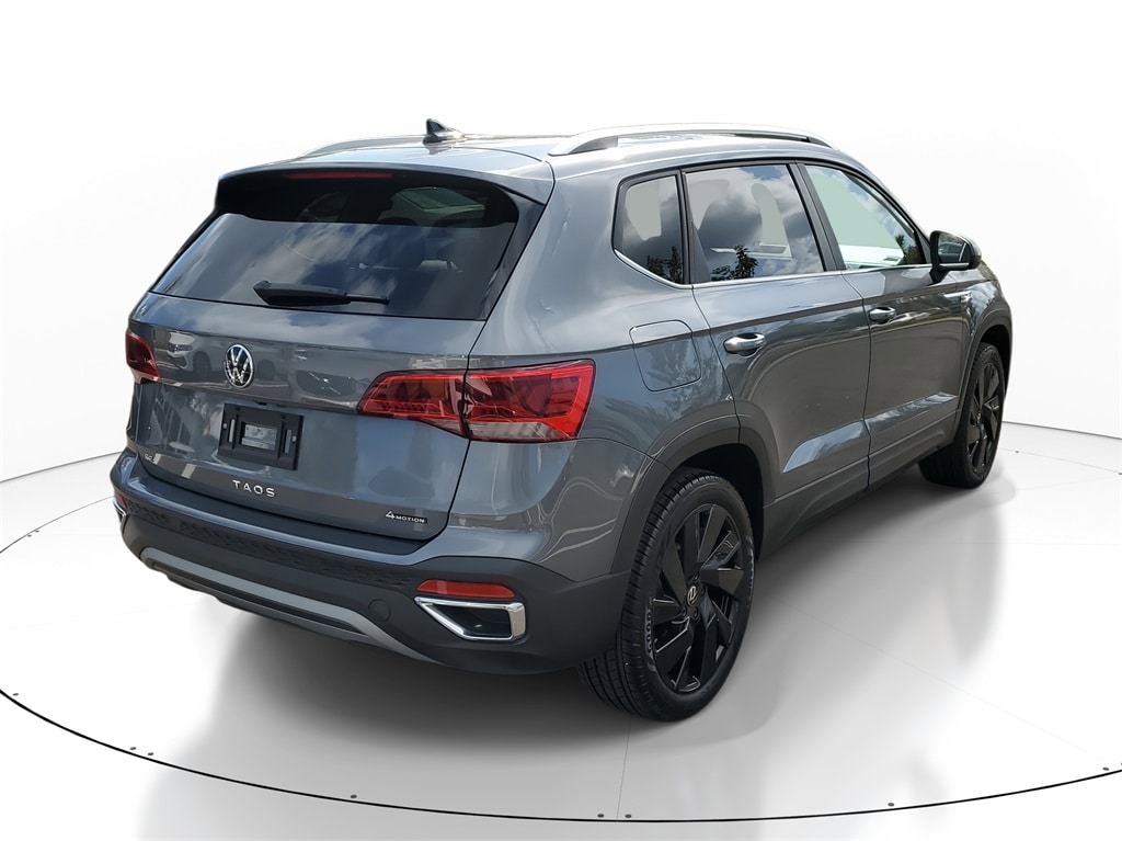 New 2024 Volkswagen Taos 1.5T SE SUV