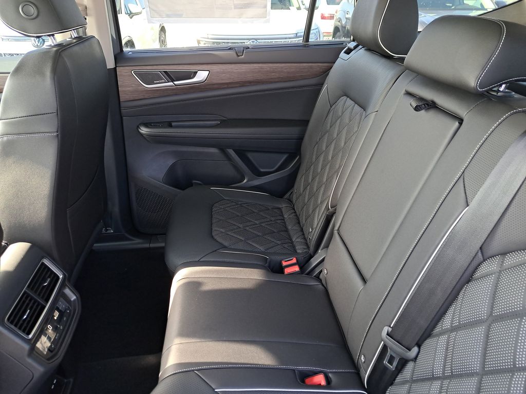 2025 Volkswagen Atlas SEL Premium R-Line - Photo 12