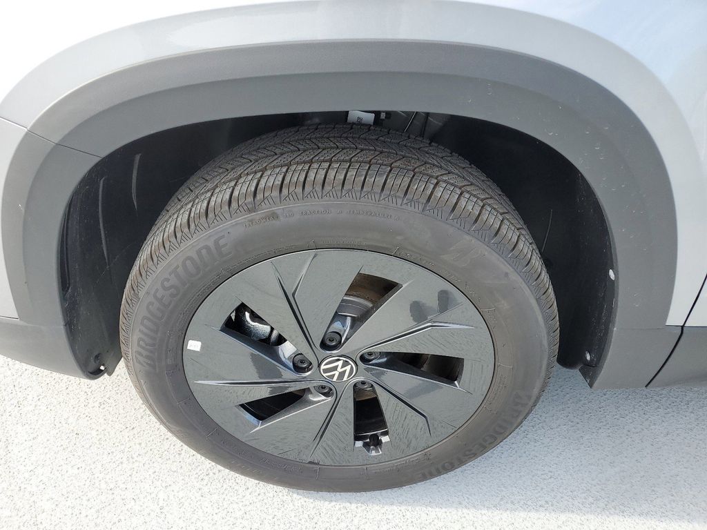 2025 Volkswagen Taos S - Photo 9