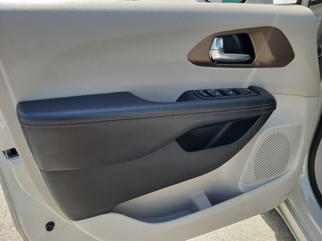 2019 Chrysler Pacifica Touring Plus - Photo 16