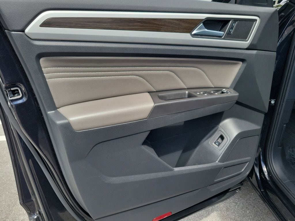 2023 Volkswagen Atlas SE w/Tech - Photo 17