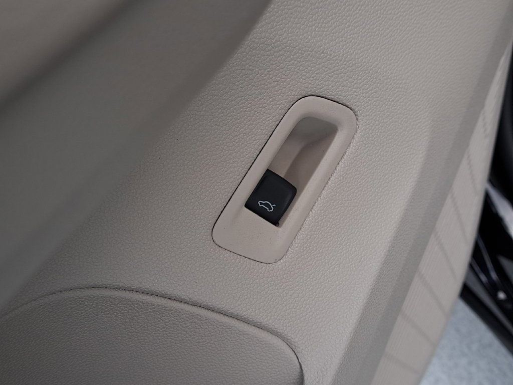 2026 Volkswagen Atlas SE w/Tech - Photo 18