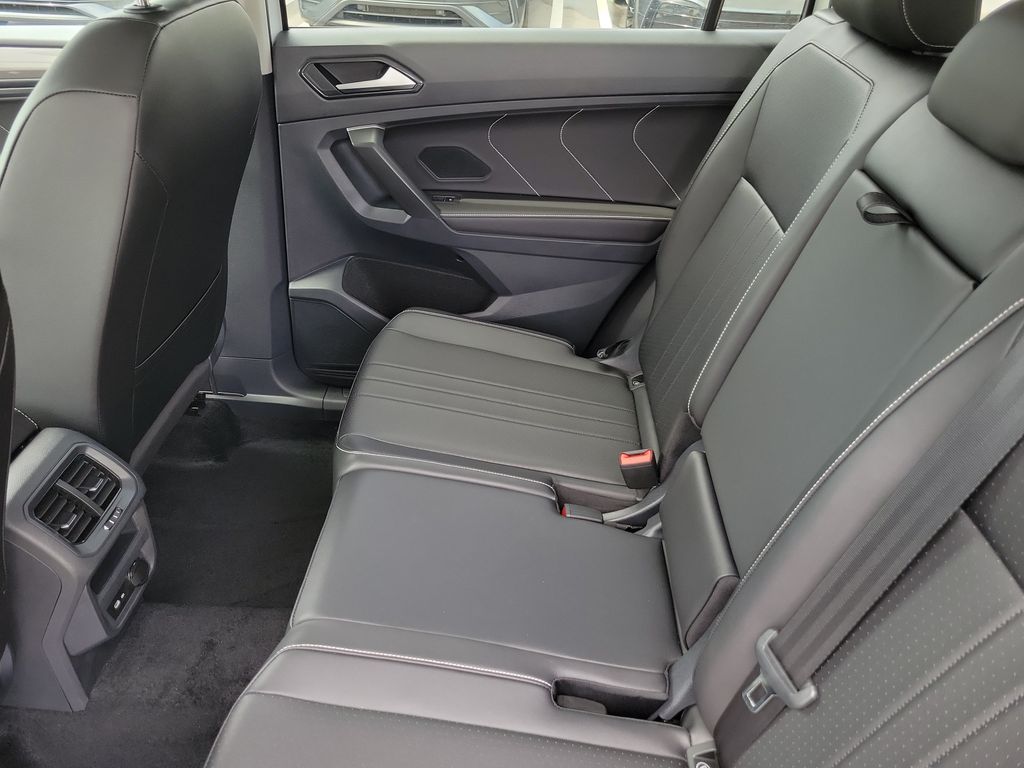 2024 Volkswagen Tiguan SE - Photo 13