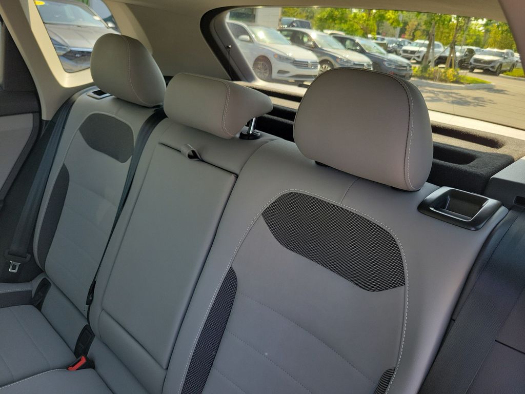 2023 Volkswagen Taos SE - Photo 9