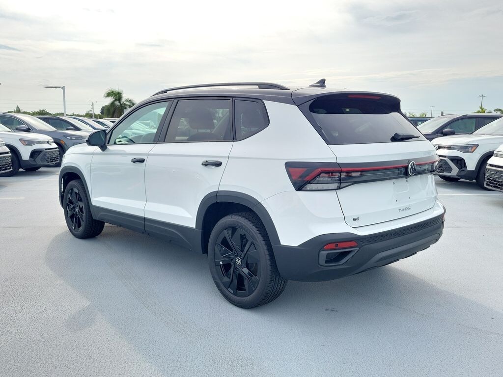 New 2026 Volkswagen Taos 1.5T SE Black SUV