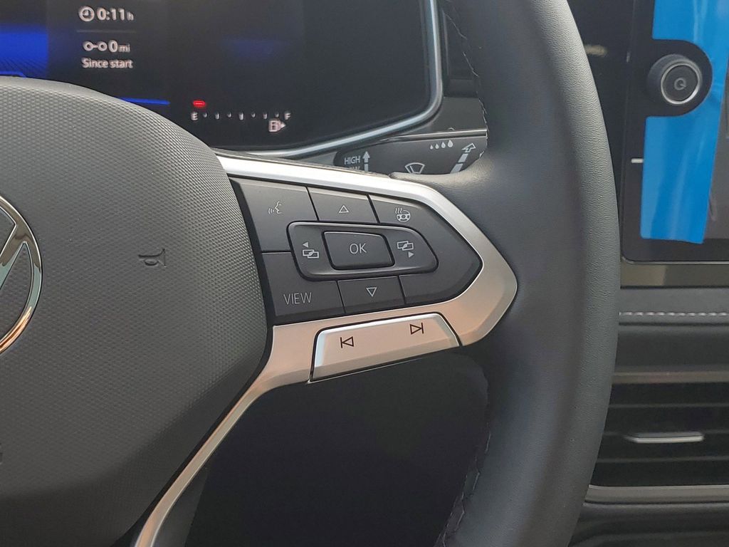 2025 Volkswagen Taos SE Black - Photo 29