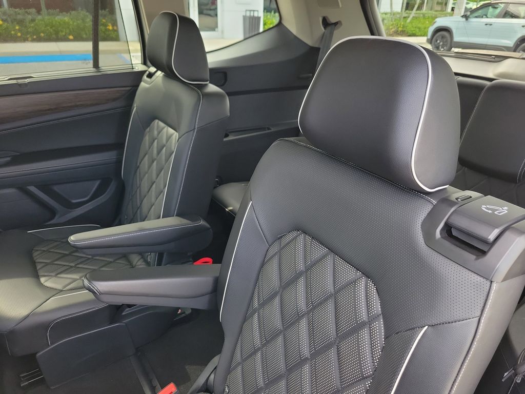 2024 Volkswagen Atlas SEL Premium R-Line - Photo 12