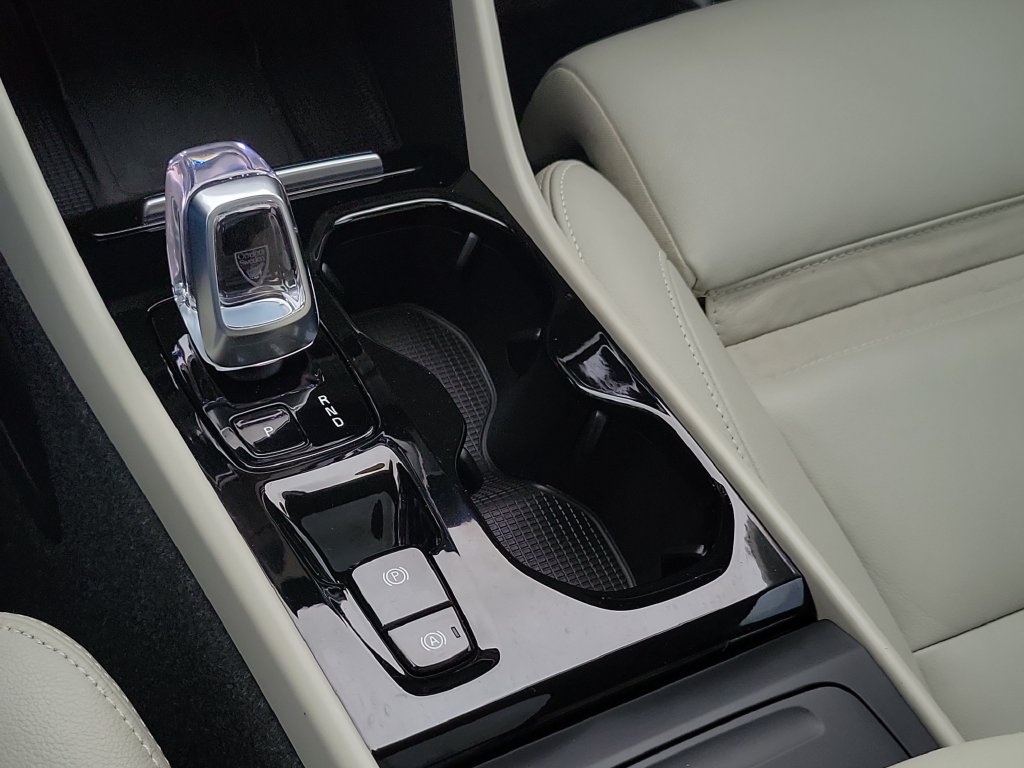 2024 Volvo XC40 Plus - Photo 31