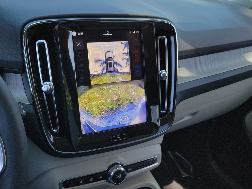2024 Volvo XC40 Plus - Photo 29