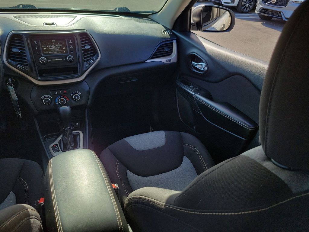 2016 Jeep Cherokee Sport - Photo 16