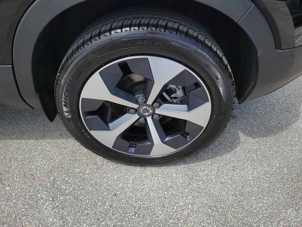 2025 Volvo XC40 Plus - Photo 9