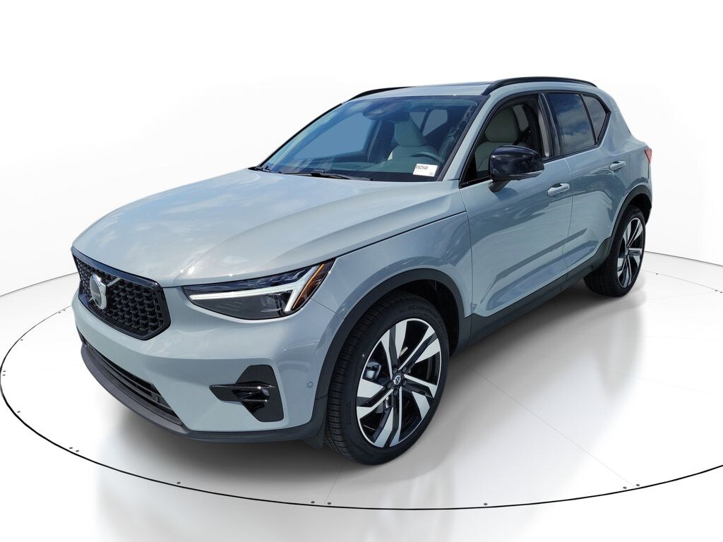 New 2026 Volvo XC40 B5 Ultra SUV