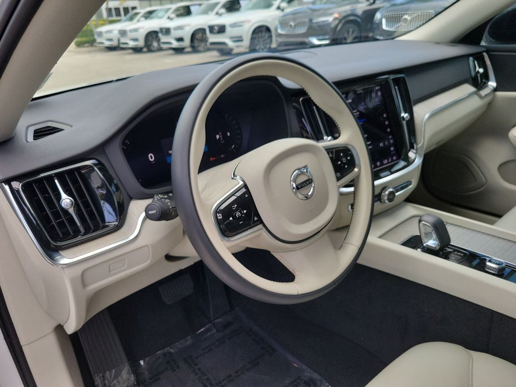 2024 Volvo S60 Plus - Photo 18
