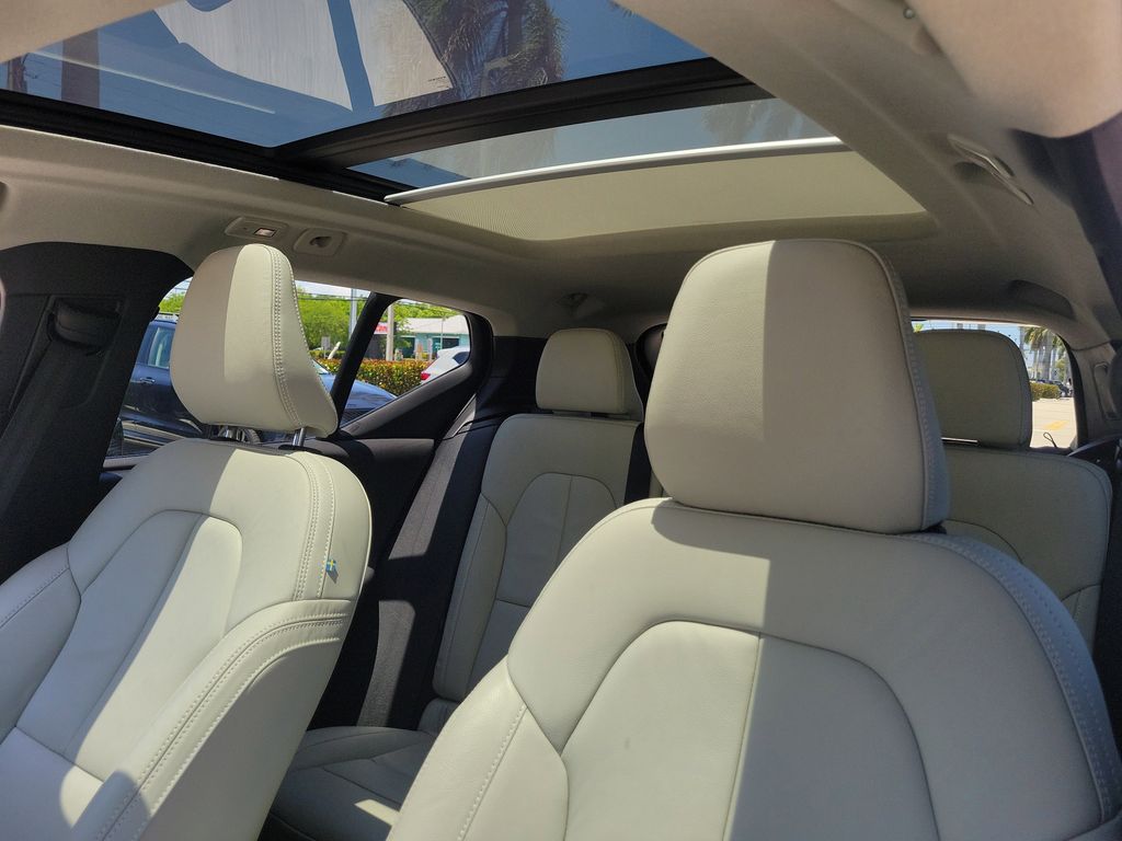 2023 Volvo XC40 Plus - Photo 20