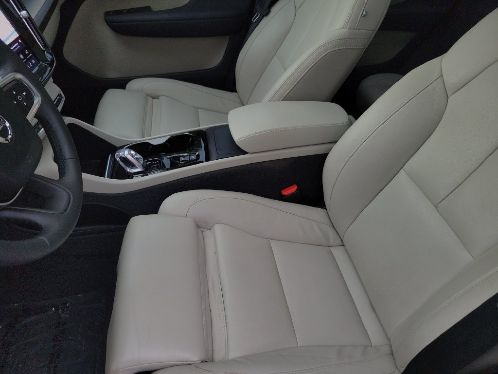 2024 Volvo XC40 Plus - Photo 21