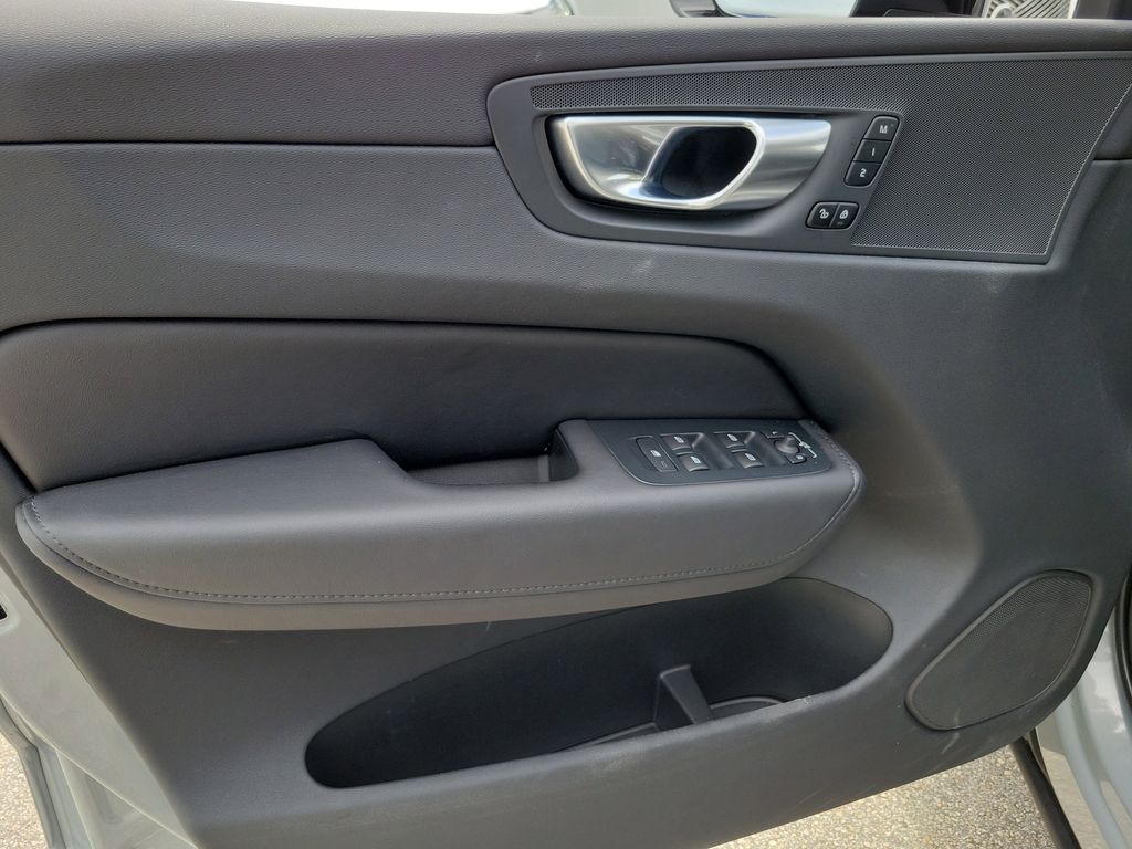 2024 Volvo XC60 Core - Photo 17