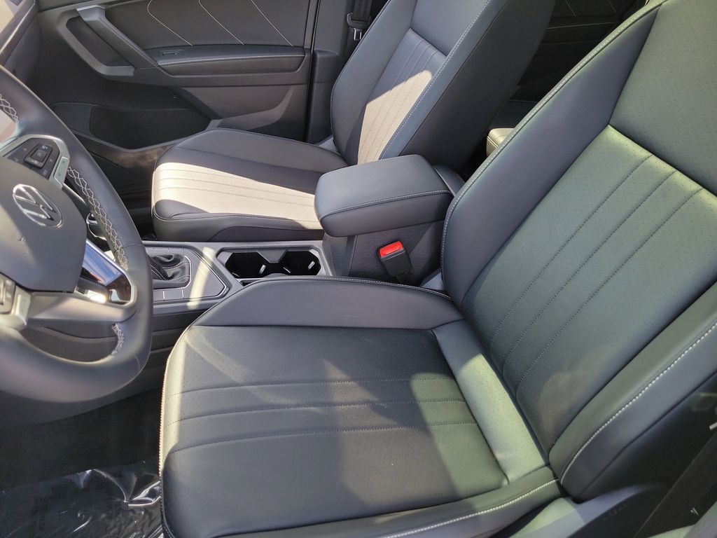 2023 Volkswagen Tiguan SE - Photo 21