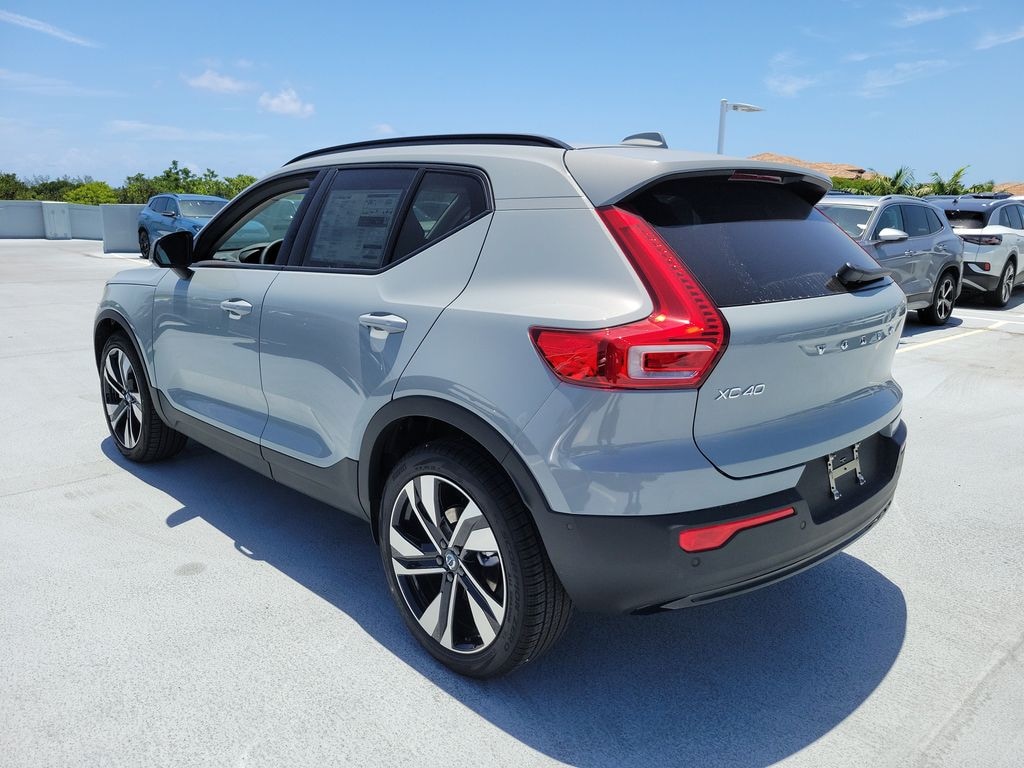 New 2026 Volvo XC40 B5 Ultra SUV