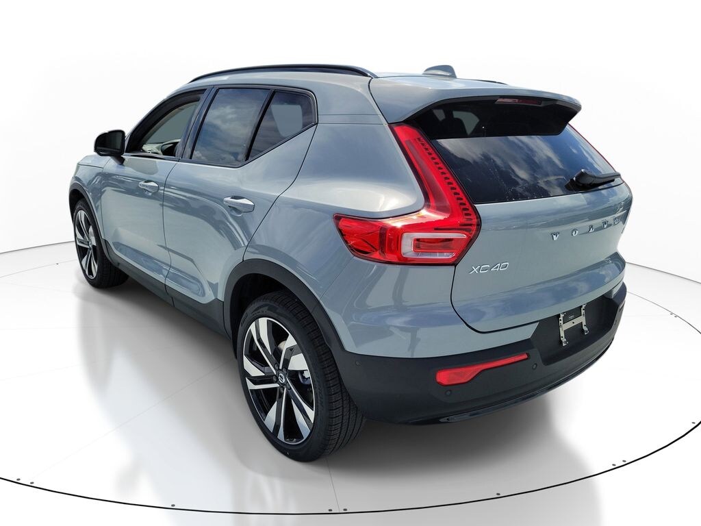 New 2026 Volvo XC40 B5 Ultra SUV