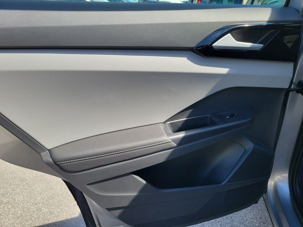 2024 Volkswagen Taos S - Photo 8