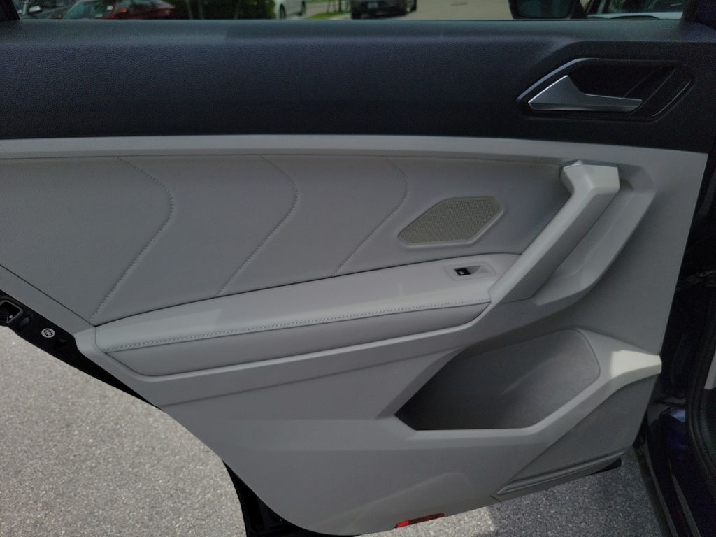 2023 Volkswagen Tiguan SE - Photo 10