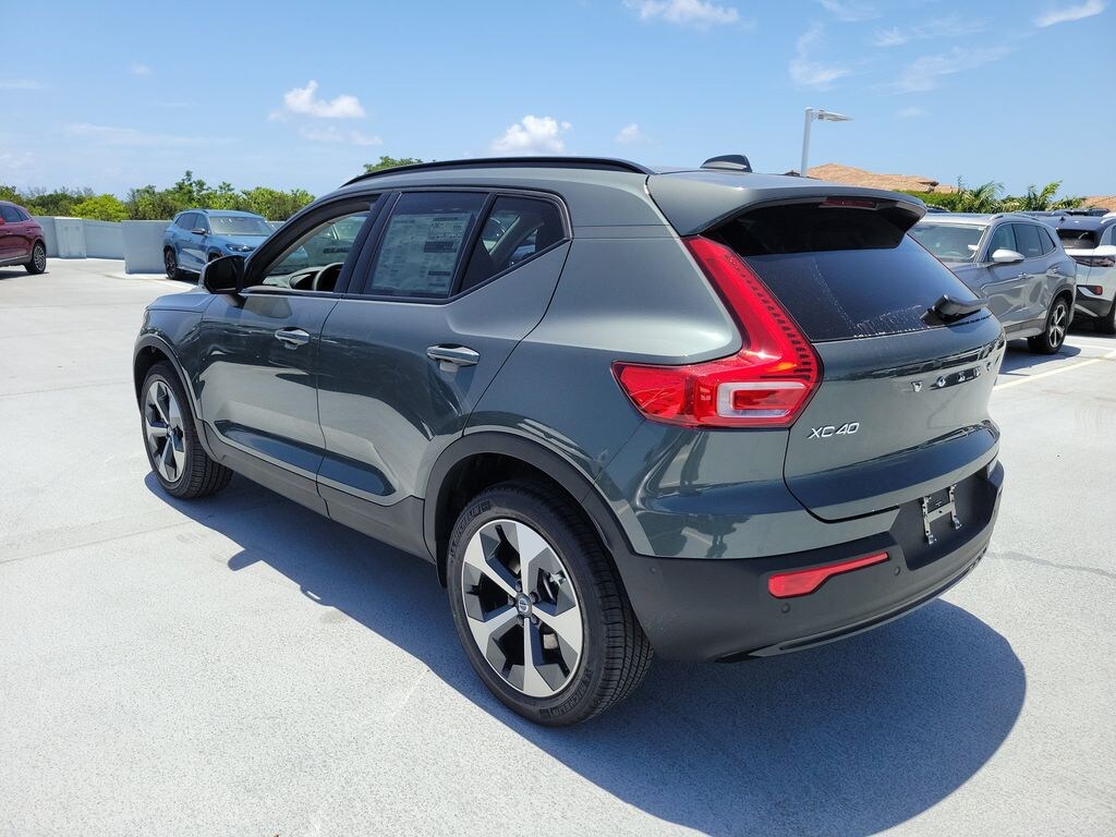 New 2026 Volvo XC40 B5 Plus SUV