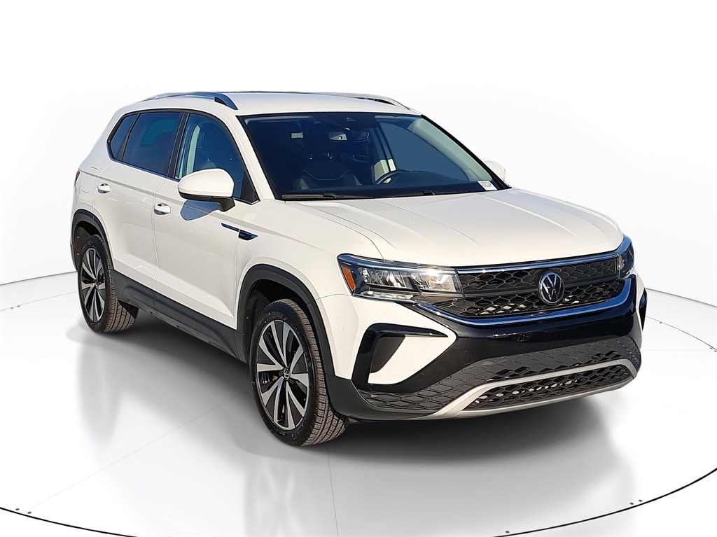 2023 Volkswagen Taos SE's photo