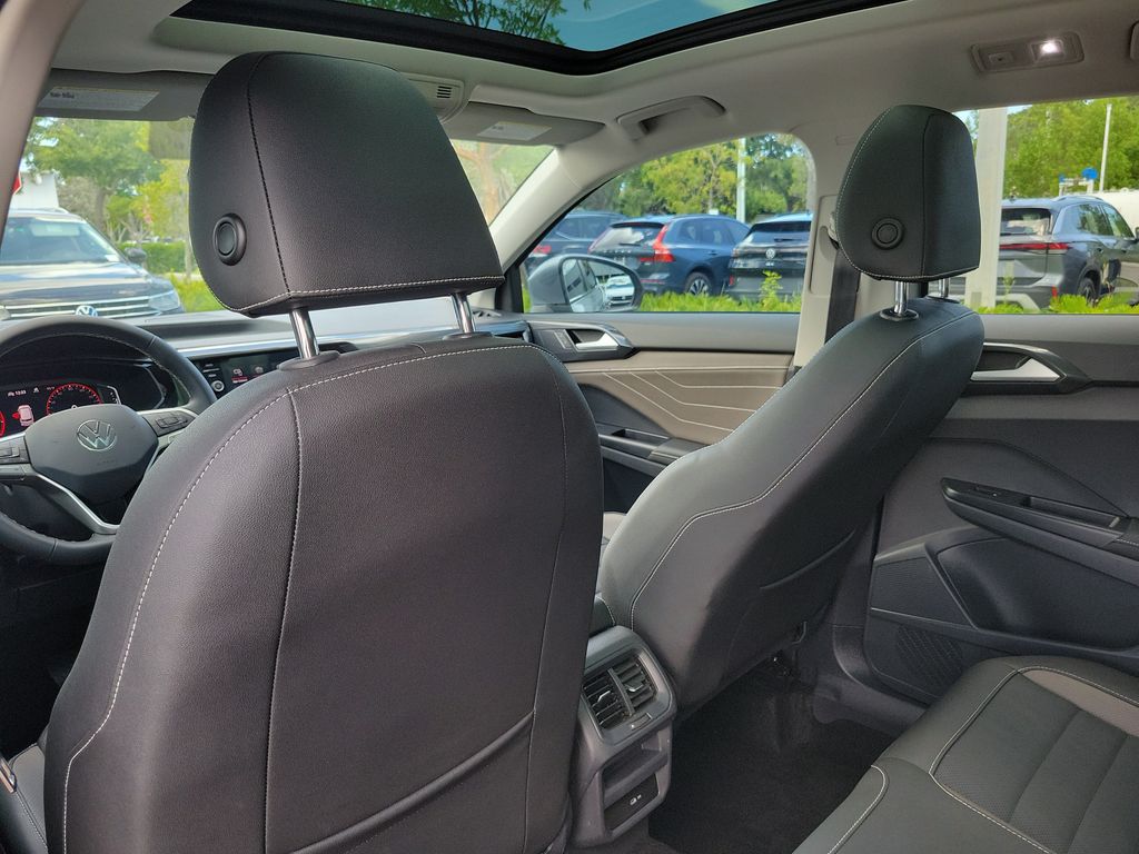 2024 Volkswagen Taos SEL - Photo 12