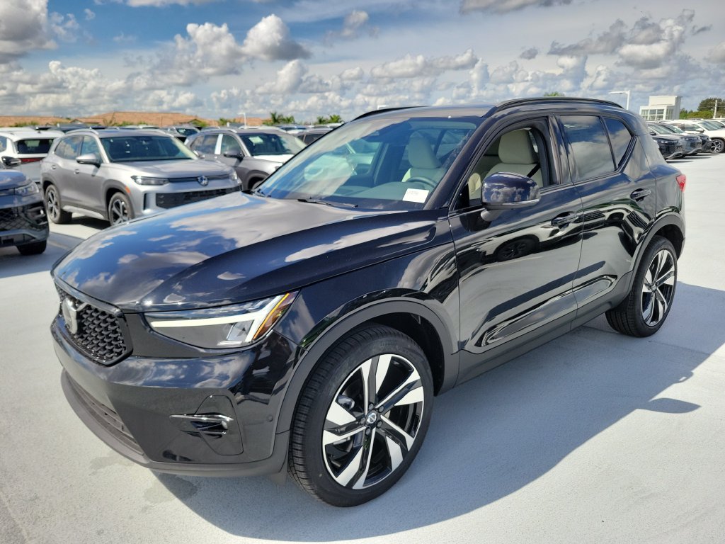 New 2026 Volvo XC40 B4 Plus SUV