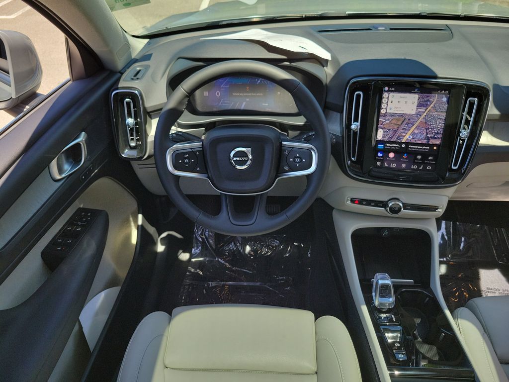 2024 Volvo XC40 Plus - Photo 14