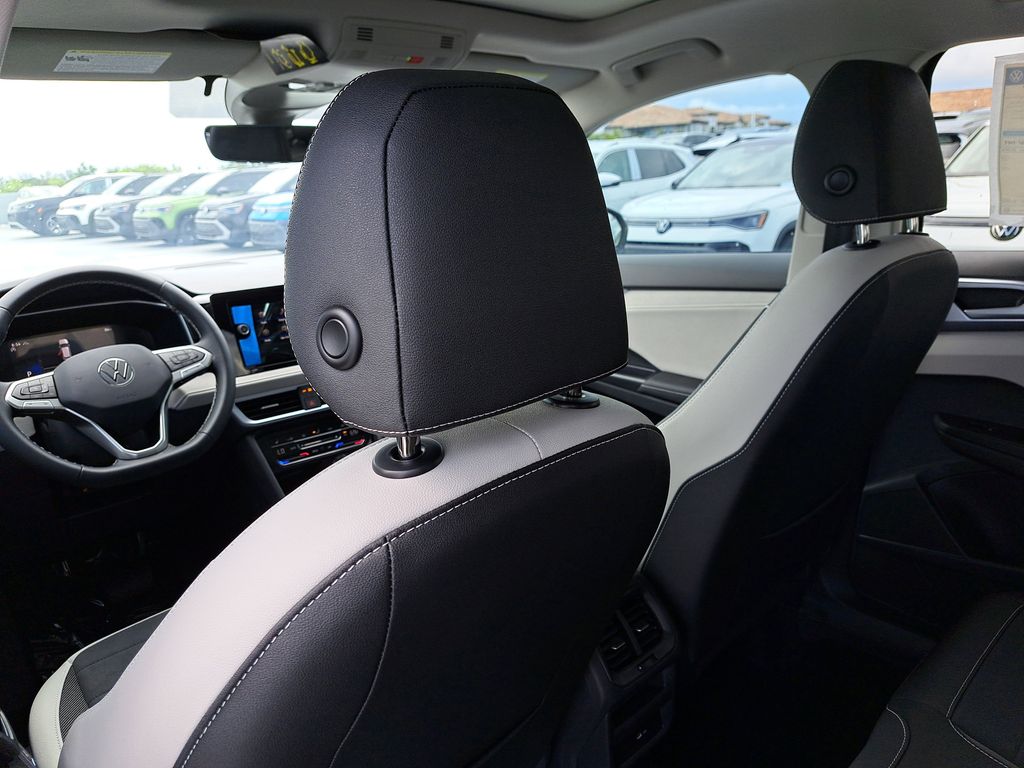 2025 Volkswagen Taos SE - Photo 13