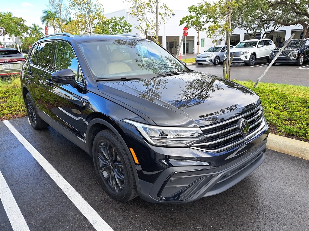 2024 Volkswagen Tiguan SE's photo